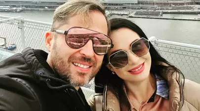Dinu Maxer, dus „de mână” de soție să-și facă o intervenție estetică. „Am zis că sunt prea tânăr pentru așa ceva!”