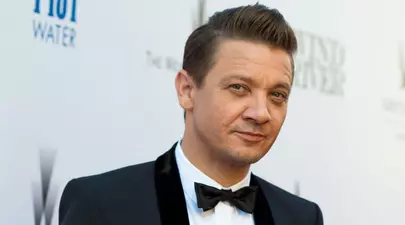 Jeremy Renner, primele imagini de pe patul de spital. Actorul a fost operat de două ori după ce a fost lovit de plug