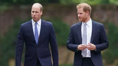 Prințul William este furios, în timp ce regele Charles este îngrijorat de atacurile lui Harry: „Deocamdată nu va reacționa”