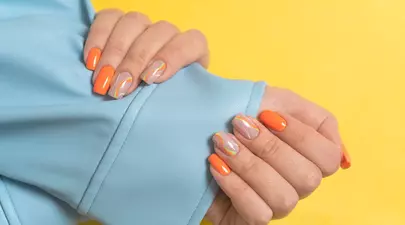 Secretul manichiurii perfecte stă în produsele utilizate. Alege Creative Nails