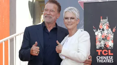Jamie Lee Curtis calcă pe urmele mamei sale, actrița din „Psycho”. E nominalizată la aceeași categorie la Premiile Oscar, 60 de ani mai târziu