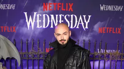 Cum arăta Victor Dorobanțu înainte de serialul-fenomen „Wednesday”, realizat de Netflix. A încercat să devină celebru la Antena 1