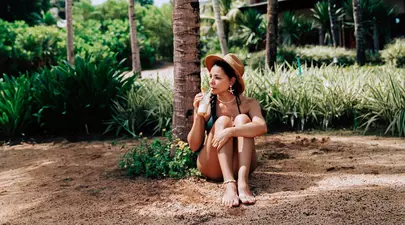 Corina Caragea, pusă la zid pentru postările din concediu: „Nu muncesc, sunt măritată cu un domn în vârstă, generos și stau toată ziua în vacanțe”