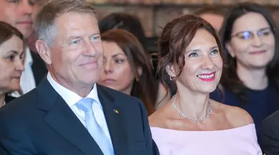Cât costă bijuteriile cu care s-a afișat Carmen Iohannis în Germania. Ce ținută a ales Prima Doamnă