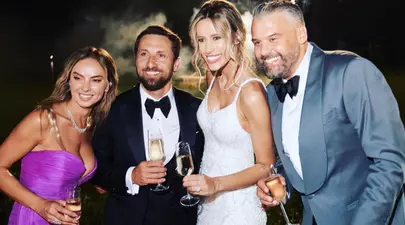 Dani Oțil, imagini rare cu mama și cu fratele lui: „Ai numărat câte poze ai cu părinții?”