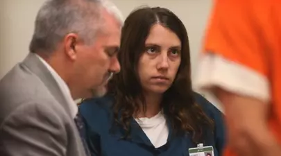 O profesoară a rămas însărcinată după ce a abuzat sexual doi elevi. Ce i s-a întâmplat după ce a născut