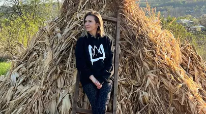 Adela Popescu și copiii, imagini de pe șantier. Actrița și Radu Vâlcan au început construcția casei de la Șușani