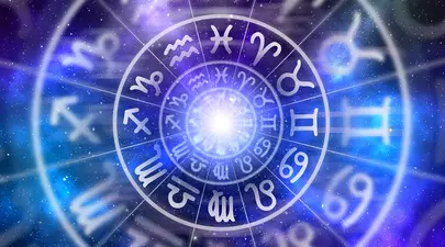 Horoscop 8 noiembrie 2023. Venus intră în zodia Balanță. Nativii Pești au parte de întâlniri romantice
