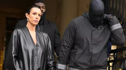 Kanye West și Bianca Censori, cu pantalonii în vine în drum spre restaurant. Cum au fost fotografiați