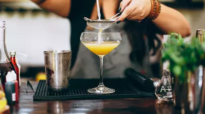 Ce salarii sunt în HoReCa și turism, în funcție de job și județ: de la 1.900, la peste 10.000 de lei