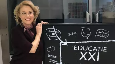 Raluca Moianu, de la om de radio la profesoară. Dă lecții private și politicienilor: “Vocea e un instrument pe care dacă știi să îl folosești te ajută foarte tare”/ Exclusiv