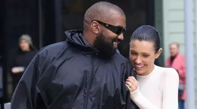 Bianca Censori, surprinsă de Kanye West într-un pat imens, într-o ipostază neașteptată. Cum a filmat-o