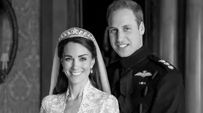 Mesajul pe care Kate Middleton a vrut să-l transmită prin fotografia aniversară. Prinții de Wales au sărbătorit 13 ani de căsnicie