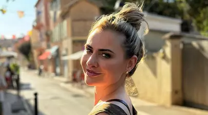 Adina Buzatu, comparată cu Sharon Stone când a apărut în costum de baie, la 47 de ani. Cum s-a fotografiat
