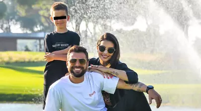 Adrian Mutu se vede tată din nou alături de soția mai tânără decât el cu 15 ani. Câți copii are fostul jucător de fotbal din cele trei căsnicii