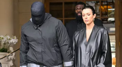 Bianca Censori, apariție de neuitat la Tokyo. Kanye West, în centrul unui scandal de proporții