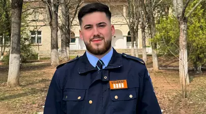 Influencerul Adrian „Elicopter de luptă”, prins beat la volan, în Pitești. Actorul din „Buzz House: The Movie” a încercat să fugă de poliție