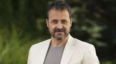 Andrei Aradits revine pe micile ecrane. Actorul va juca în cel mai nou serial de la Antena 1, alături de Ada Condeescu
