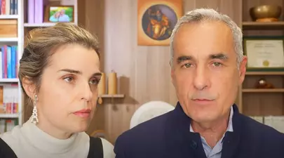 Cristela Georgescu a dezvăluit că a născut prin cezariană. Ce se întâmplă cu familia candidatului, după ce a trecut în turul doi al alegerilor prezidențiale