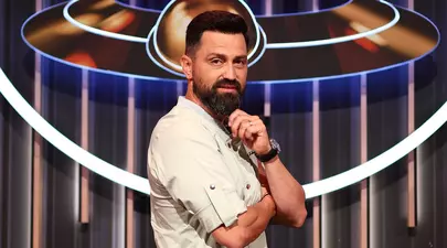 Chef Orlando Zaharia a ajuns pe masa de operație după ce s-a tăiat serios la o mână. „Am avut puțini nervi și m-am răzbunat pe un tendon!”