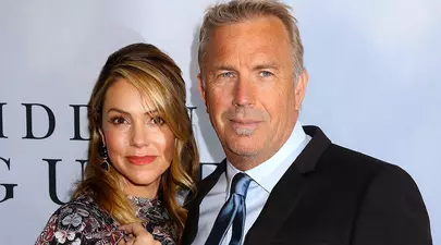 Christine Baumgartner, fosta soție a lui Kevin Costner, s-a logodit cu iubitul ei. „Toată lumea vrea să știe când și unde va fi nunta!”