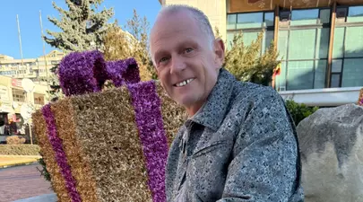 Leonard Miron, jefuit în cimitir: „Mi-au luat toți banii”. Fostul prezentator s-a întors în România după 14 ani