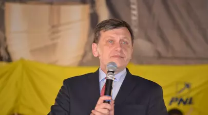 Ce avere are Crin Antonescu. Candidatul coaliției PSD-PNL-UDMR nu are venituri declarate în ultimele luni