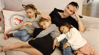 Motivul pentru care Alina Pușcaș nu se uită cu soțul și cei trei copii la „Te cunosc de undeva!”: „Ei de văzut mă văd” / Exclusiv