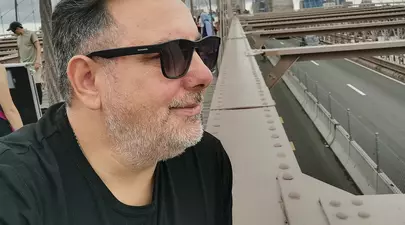 Silviu Andrei, implicat într-un scandal într-un club din București. DJ-ul din emisiunea lui Dan Capatos, acuzat că ar fi lovit un bărbat