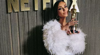 Mădălina Ghenea, apariție senzuală la petrecerea organizată de Elton John în timpul Premiilor Oscar 2025