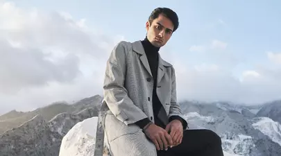 Matteo Bocelli, fiul celebrului Andrea Bocelli, dezvăluiri despre pasiuni și traiul de acasă: 'Gătesc mult. Îmi place să renovez jeep-uri vechi'. Artistul vine în România / Interviu EXCLUSIV