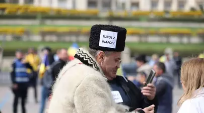 Susținătorii lui Călin Georgescu s-au adunat în Piața Constituției pentru ziua lui de naștere. Imagini de la proteste
