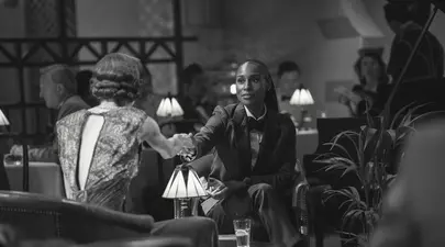 Actrițele Issa Rae și Emma Corrin sunt un cuplu în noul sezon „Black Mirror”. Detalii din culisele colaborării lor: „Pur și simplu transformatoare” / Exclusiv