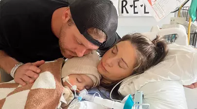 Fiul influenceriței Lindsay Dewey a murit după ce a căzut o oglindă peste el. Reed avea aproape 2 ani