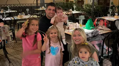 Laura Cosoi și Cosmin Curticăpean au aniversat zece ani de la logodnă. Unde a fost cerută actrița și cum arată inelul pe care l-a primit