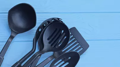Cât de periculos este să foloseşti ustensile de plastic în bucătărie