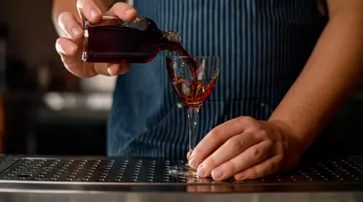 Top 5 băuturi care arată perfect în sticluțe mici de alcool