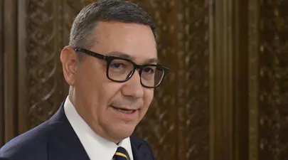 Victor Ponta, surprins citind Biblia în timpul dezbaterii electorale. Crin Antonescu l-a atacat dur pe candidatul independent