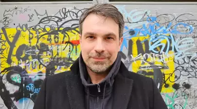 Alexandru Papadopol revine pe micile ecrane. Actorul va juca într-un nou serial alături de George Ivașcu și Monica Bîrlădeanu