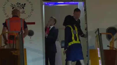 Ce spune un specialist în limbajul corpului despre altercația dintre Emmanuel Macron și soția lui, Brigitte: „Nu ar trebui să fie normalizat doar pentru a salva aparențele politice”