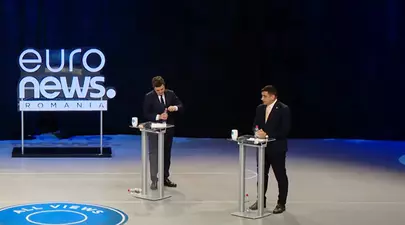 Cum au fost surprinși Nicușor Dan și Mirabela Grădinaru și George Simion și soția lui, Ilinca, în culisele dezbaterii de la Euronews