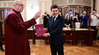 Nicușor Dan a fost învestit în funcția de președinte al României: „Societatea românească și-a demonstrat ei însăși ca e vie și puternică”
