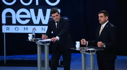 Nicușor Dan și George Simion, replici acide în confruntarea electorală: „A fost sau nu un plan de marketing case la 35.000 de euro”?/ Simion: „La fel ca mersul dvs. la coafor”. Dan: „Diferența e că eu nu dau speranțe false”