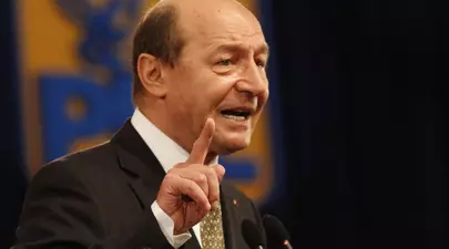 Traian Băsescu, reacție dură după ce George Simion a intrat în turul doi al alegerilor prezidențiale: „Un șarlatan și nimic altceva”