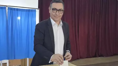 Victor Ponta l-a criticat pe Klaus Iohannis în ziua alegerilor: „Nu vreau să stau jos, cum a stat alt președinte”. Candidatul independent a votat în județul Argeș, lângă Mănăstirea Corbii de Piatră