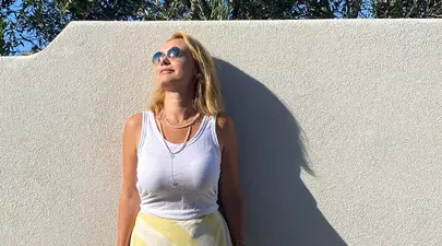 Andreea Esca, apariție rară în costum de baie, la 52 de ani. „Ne place la mare, la soare”