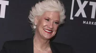 Vedeta americană de televiziune Anne Burrell a murit la 55 de ani: „Zâmbetul ei lumina fiecare cameră în care intra”