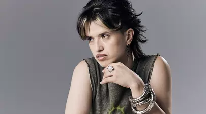 Eligarf, artista queer care și-a construit succesul prin vulnerabilitate, în industria muzicală din România: „Am crescut cu dorul, cu nevoia de afecțiune amânată. Cred că de asta și cânt cu atâta emoție”