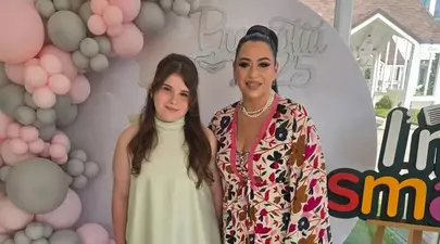 Isabela, fiica Oanei Roman, apariție elegantă la balul de absolvire a clasei a IV-a. Vedeta a plâns când a văzut-o