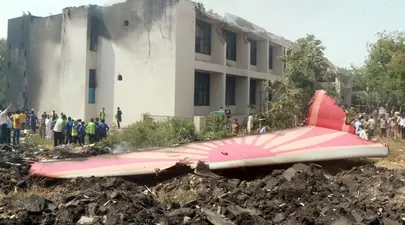 Un bărbat a supraviețuit în mod miraculos accidentului aviatic din India. Cel puțin 241 persoane și-au pierdut viețile